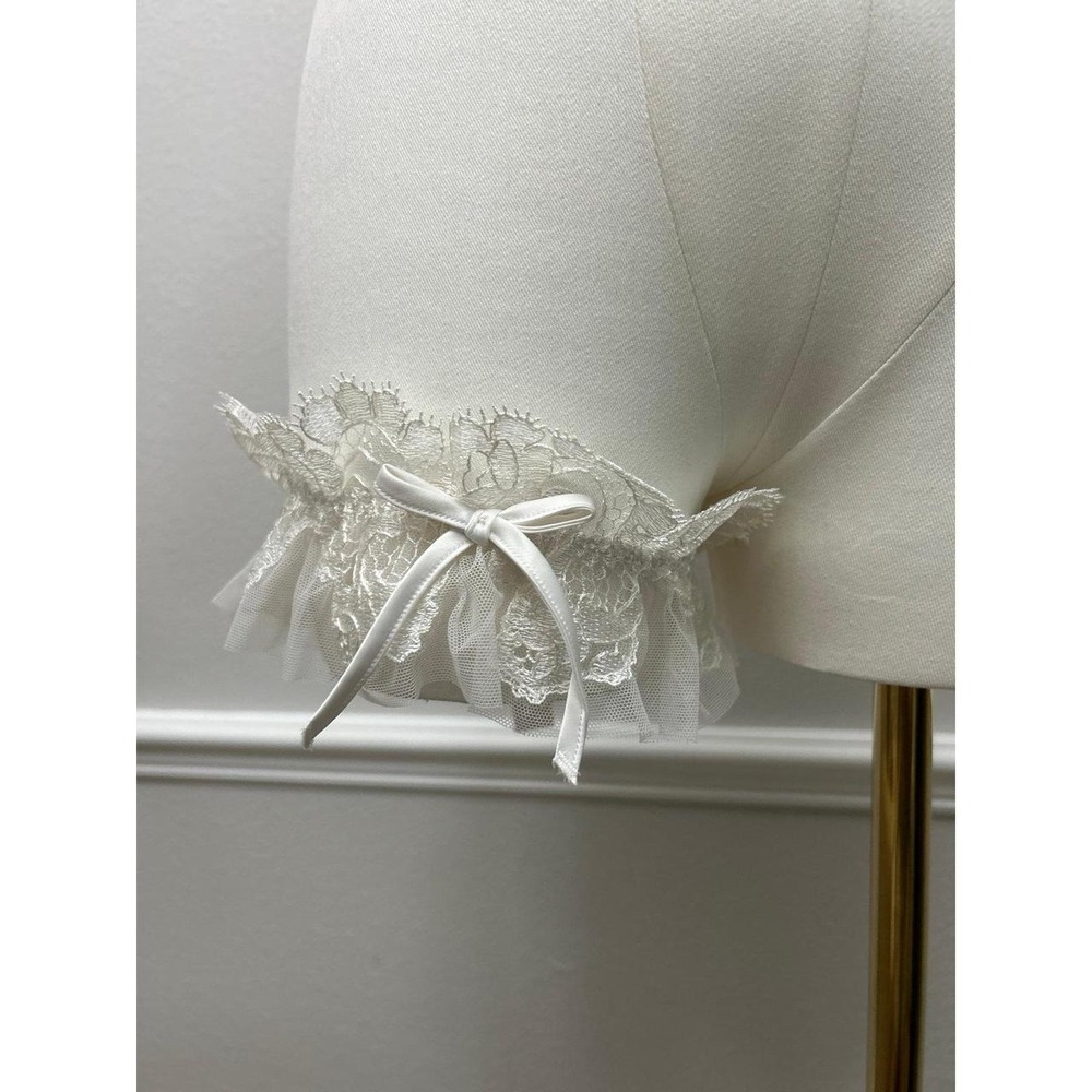 Victoria's Secret  White Floral Lace & Tulle Bridal Leg Garter Medium NWT